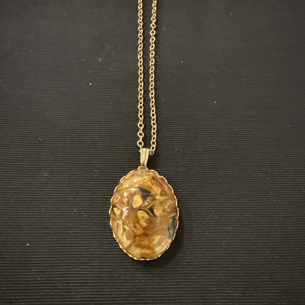 Vintage 1970s Gold Tone Brown Lucite W/Myrtle Wood Chips Pendant & Necklace